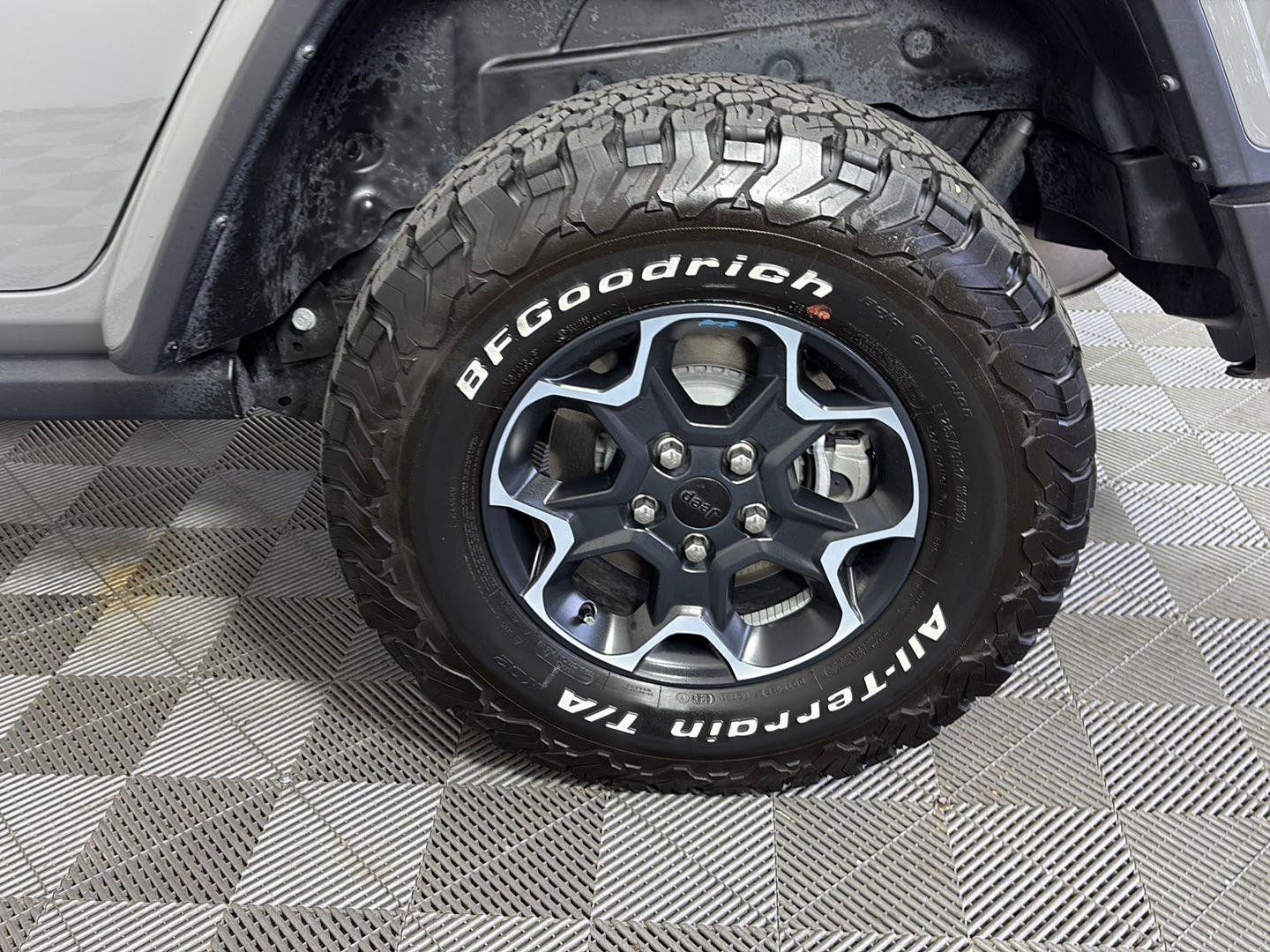 Used 2023 Jeep Wrangler Unlimited Rubicon 4xe w/ Cold Weather Group AWD/4WD image 18