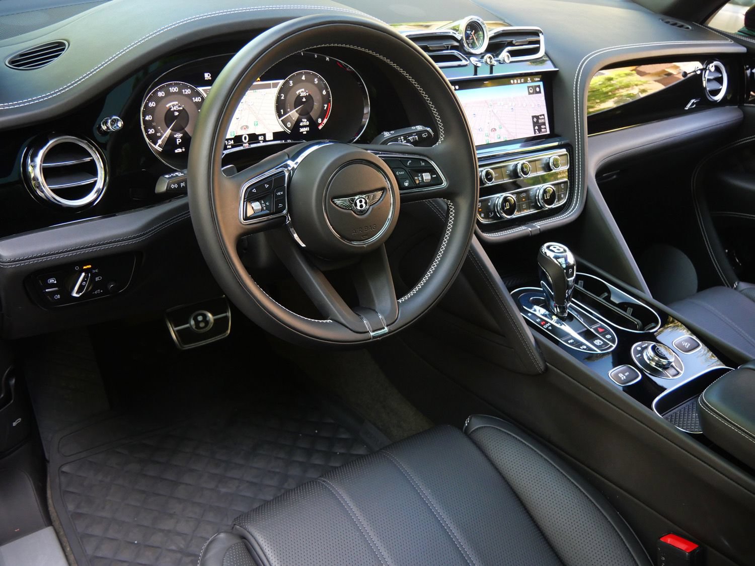 Used 2022 Bentley Bentayga AWD/4WD image 12