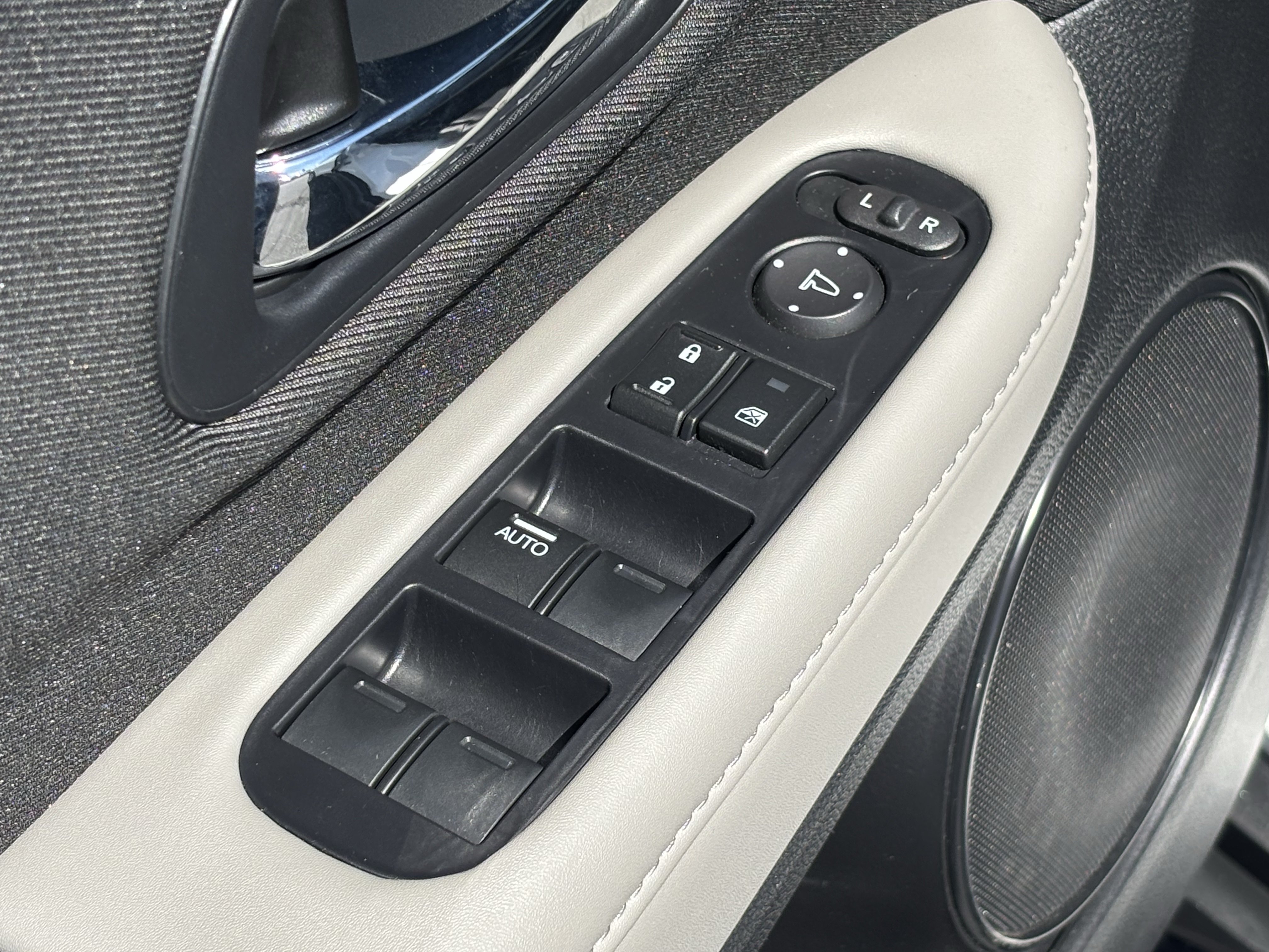 Used 2022 Honda HR-V LX image 16