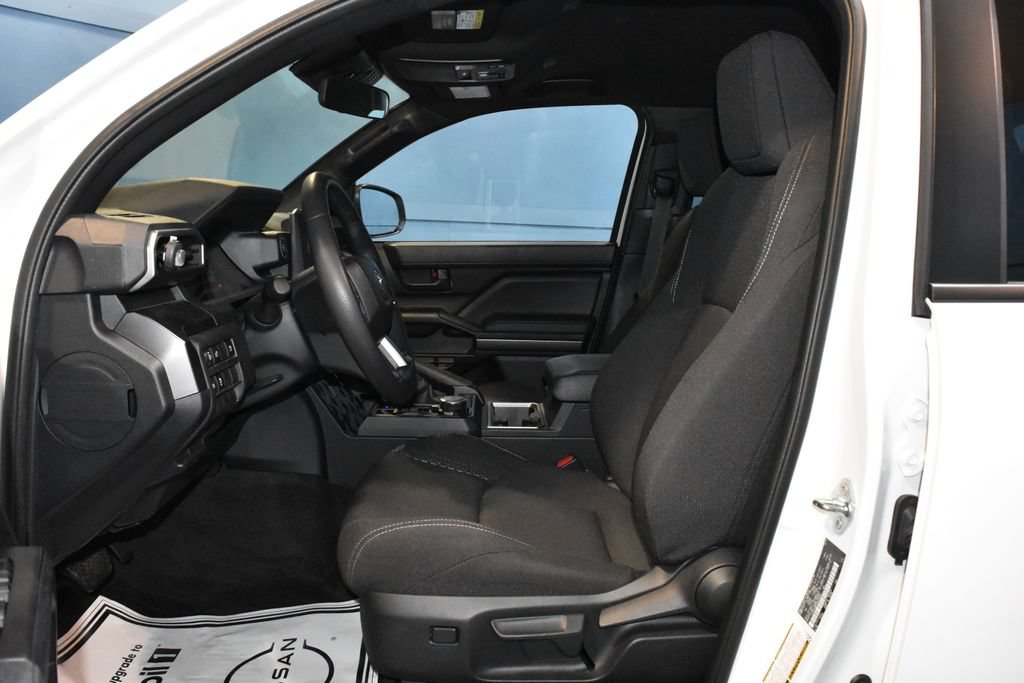 Used 2025 Toyota 4Runner SR5 AWD/4WD image 6