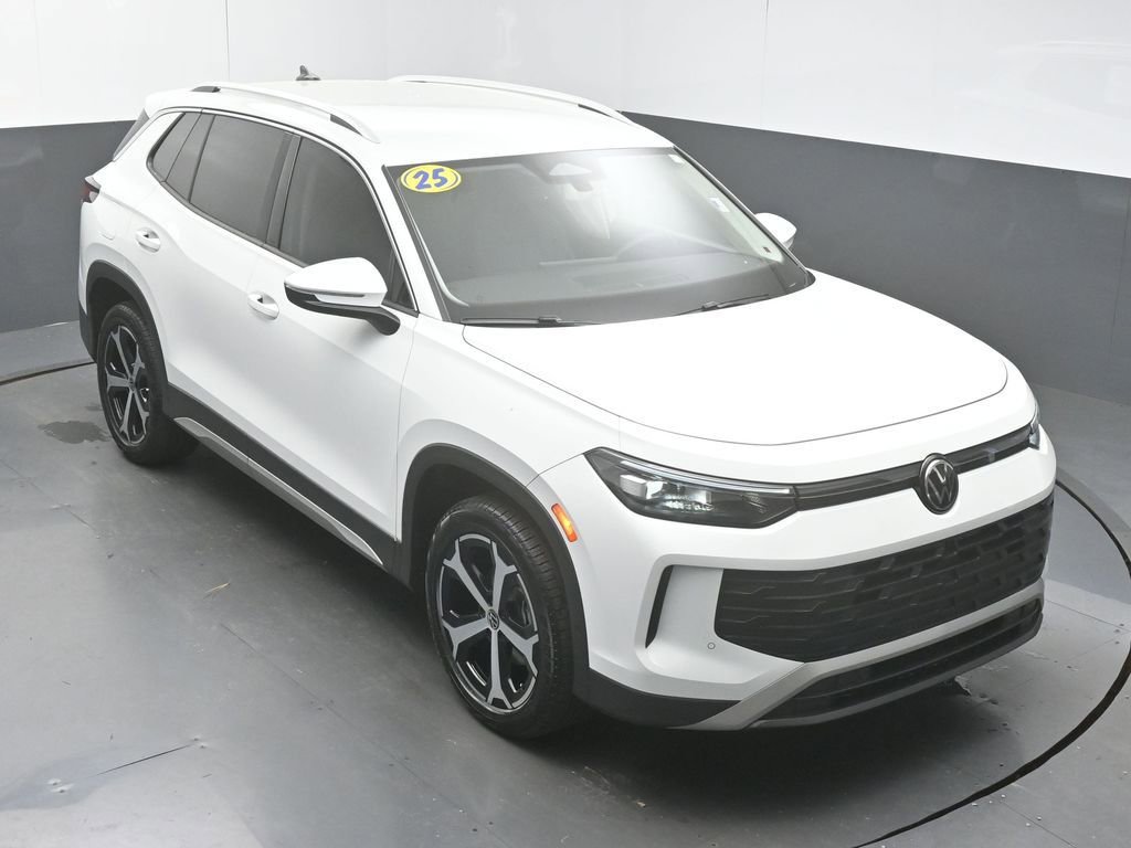 Certified 2025 Volkswagen Tiguan SE FWD image 42
