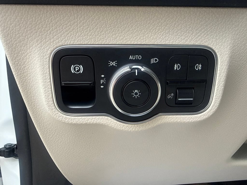 Used 2021 Mercedes-Benz GLB 250 4MATIC image 14