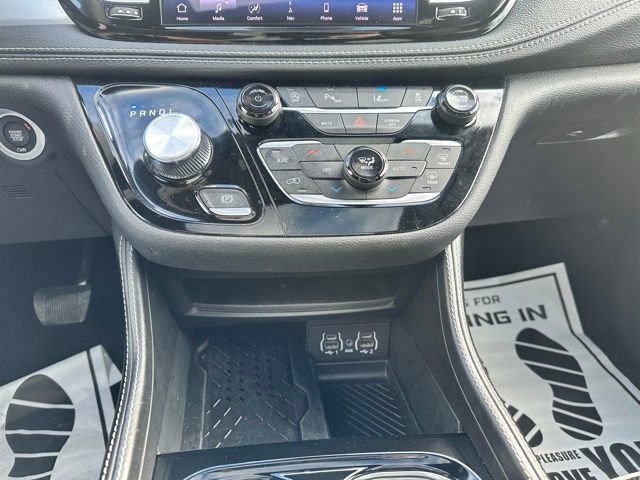 Used 2025 Chrysler Pacifica Limited FWD image 29