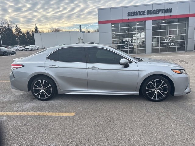 Used 2020 Toyota Camry SE image 3