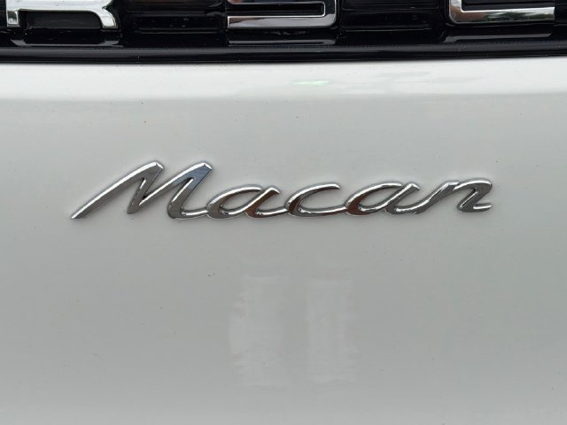 Used 2021 Porsche Macan AWD/4WD image 11