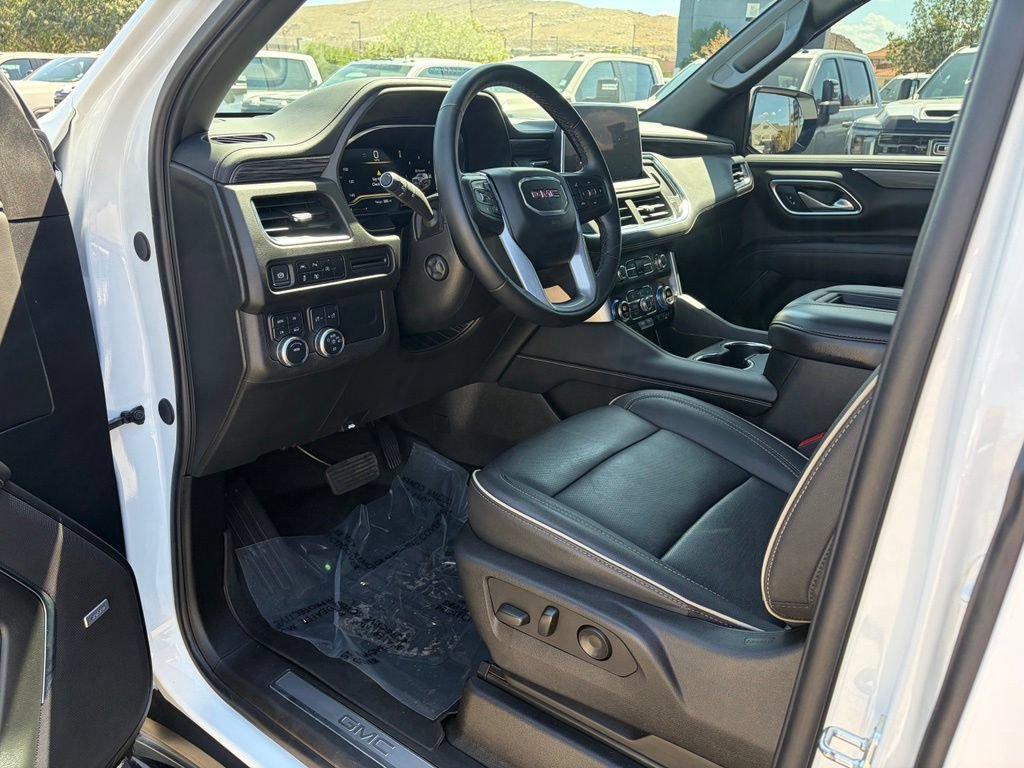 Used 2024 GMC Yukon SLT w/ SLT Premium Package AWD/4WD image 14