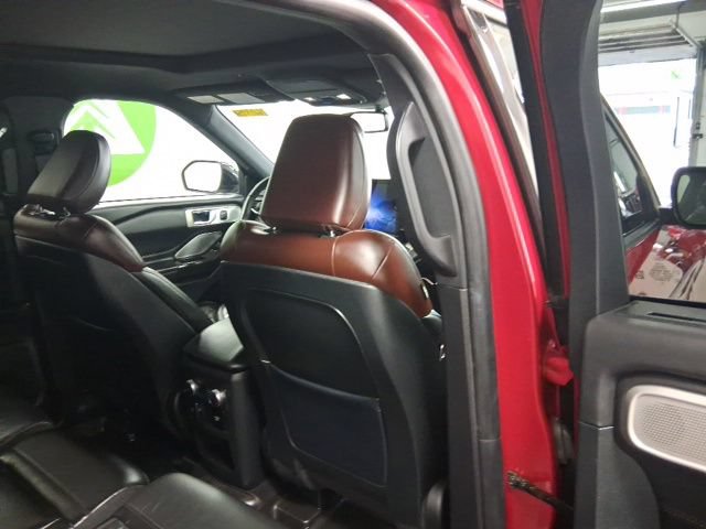 Used 2020 Ford Explorer Platinum w/ Premium Technology Package AWD/4WD image 18