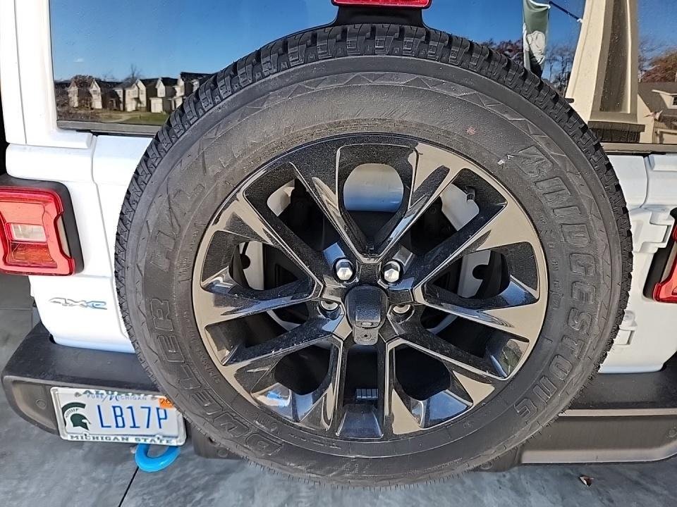 Used 2022 Jeep Wrangler Unlimited Sahara w/ Cold Weather Group image 6