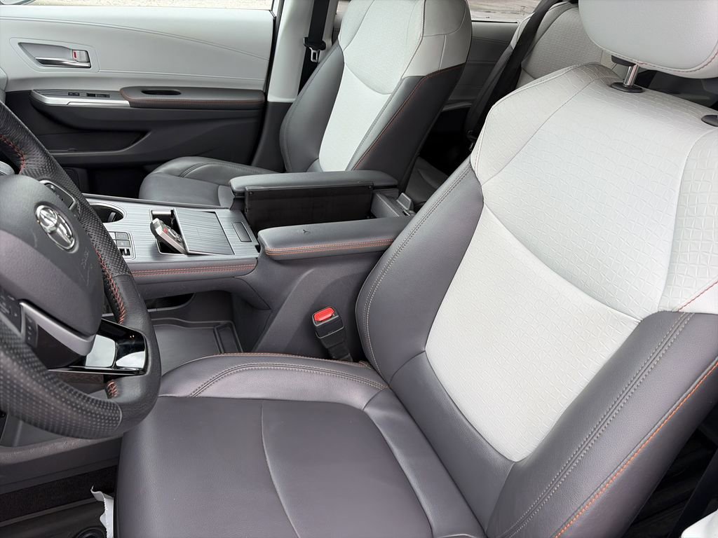 Used 2022 Toyota Sienna XSE w/ XSE Plus Package AWD/4WD image 12