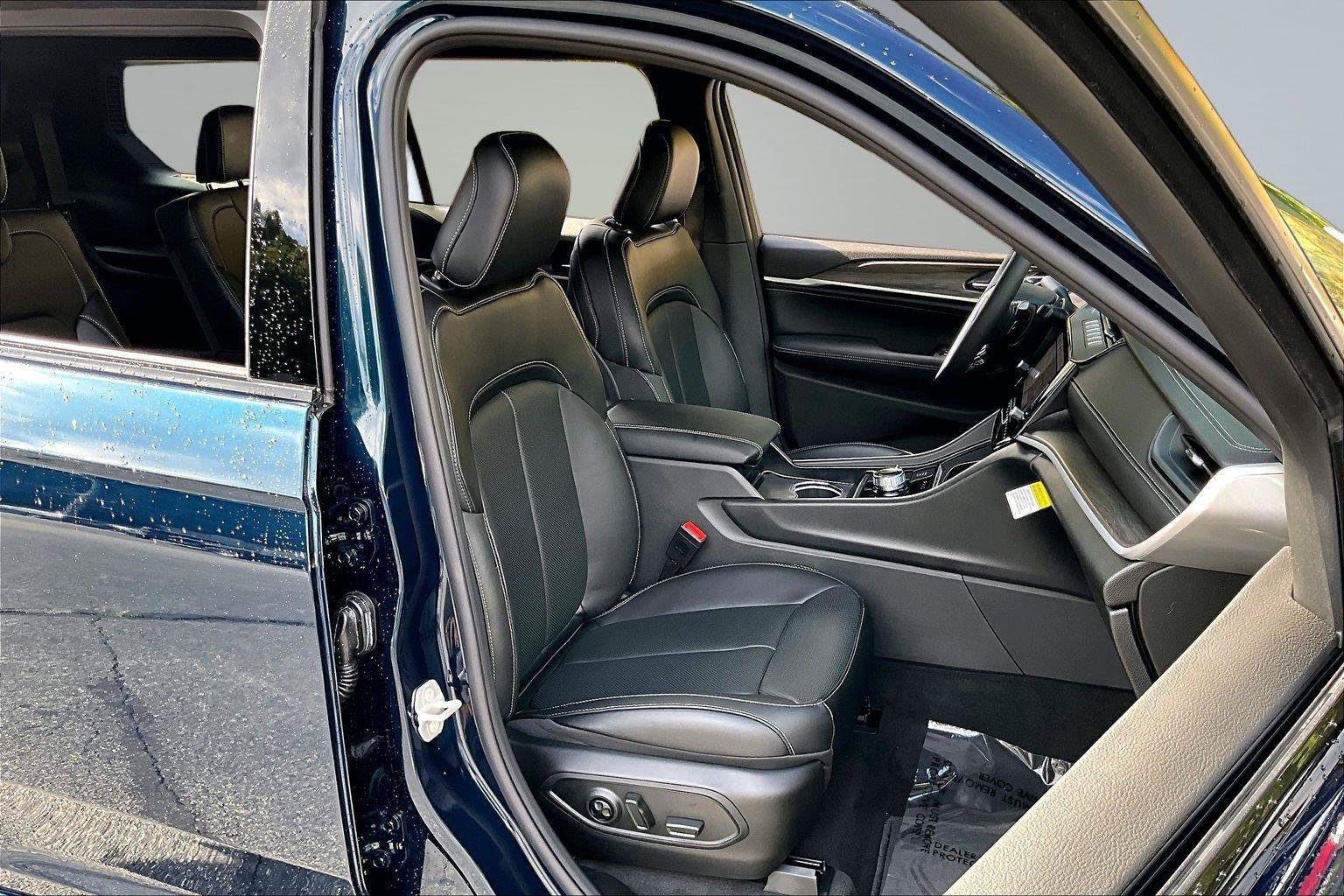 New 2027 Jeep Grand Cherokee L Limited AWD/4WD image 9