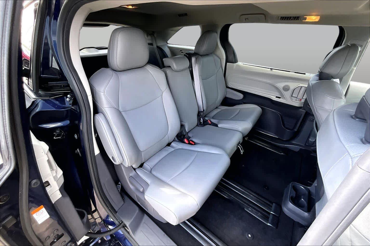 Used 2021 Toyota Sienna XLE FWD image 20
