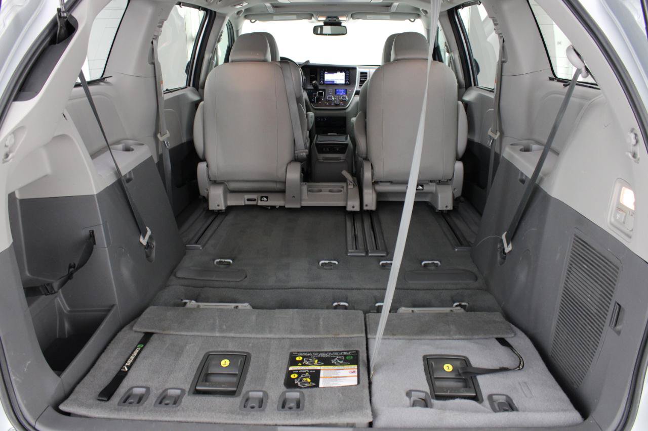 Used 2020 Toyota Sienna XLE Premium FWD image 60