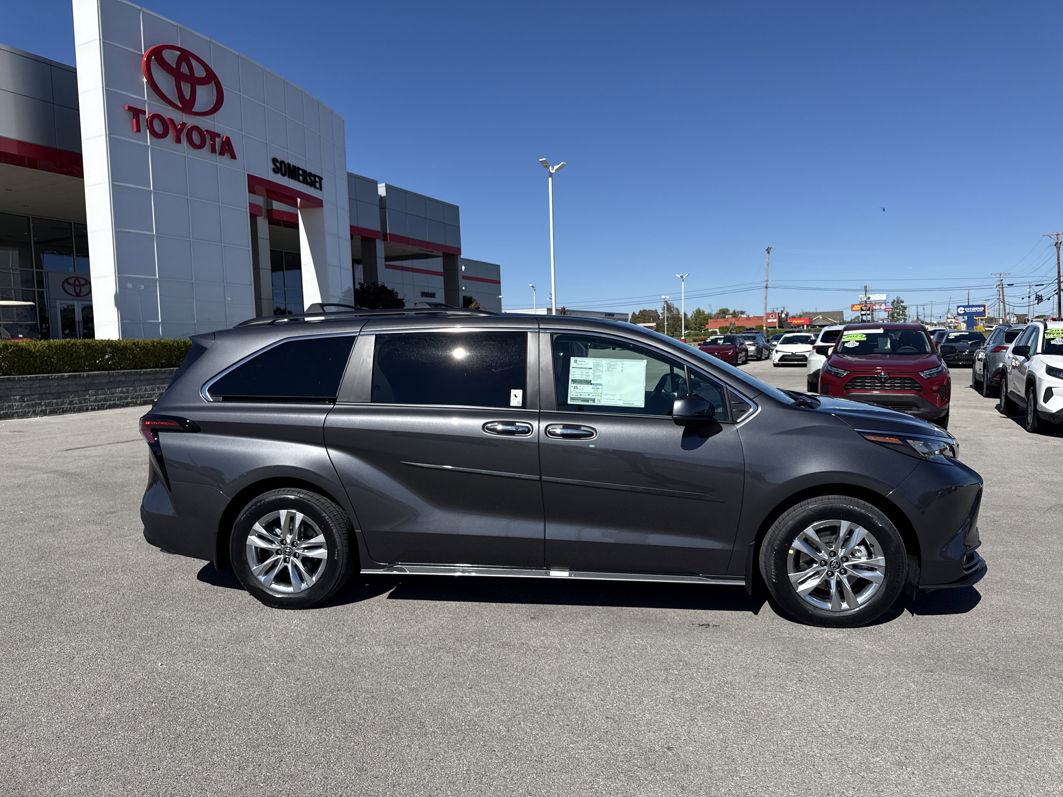New 2025 Toyota Sienna XLE image 2