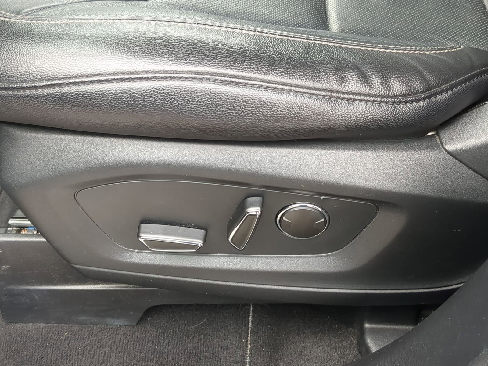 Used 2020 Ford Explorer Limited image 21