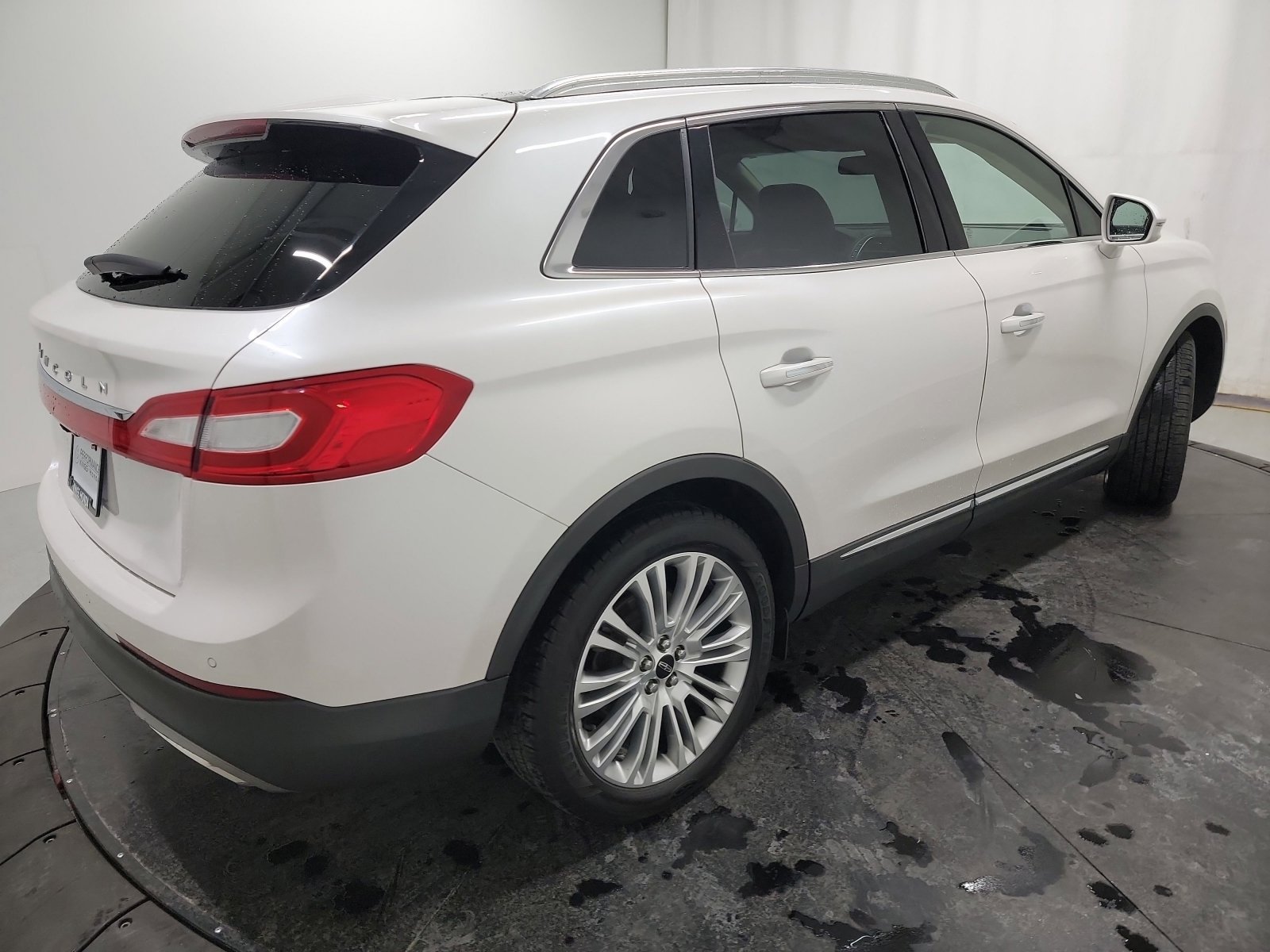 Used 2017 Lincoln MKX Reserve image 9