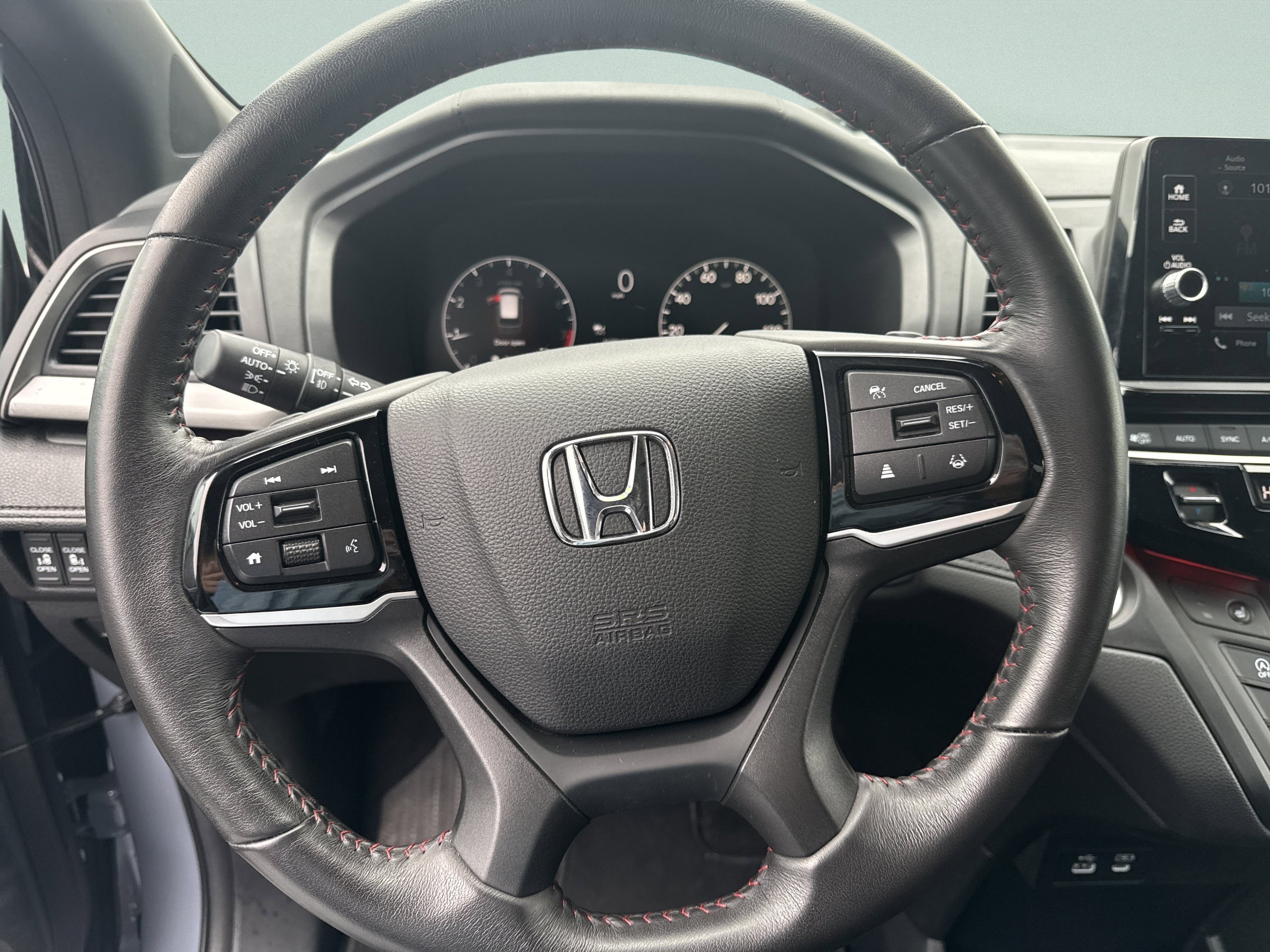 Used 2025 Honda Odyssey Sport-L image 31