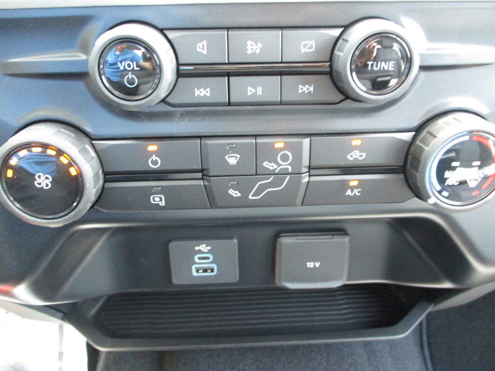 New 2023 Ford F550 2WD SuperCab Super Duty image 16