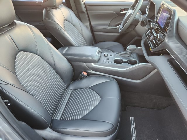 New 2026 Toyota Highlander XSE AWD/4WD image 12