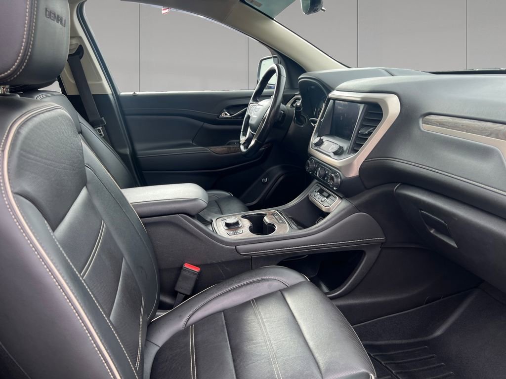Used 2021 GMC Acadia Denali w/ Denali Technology Package AWD/4WD image 17