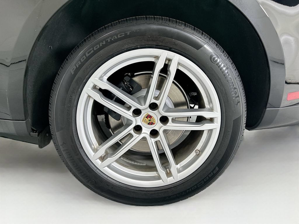 Certified 2024 Porsche Macan AWD/4WD image 31