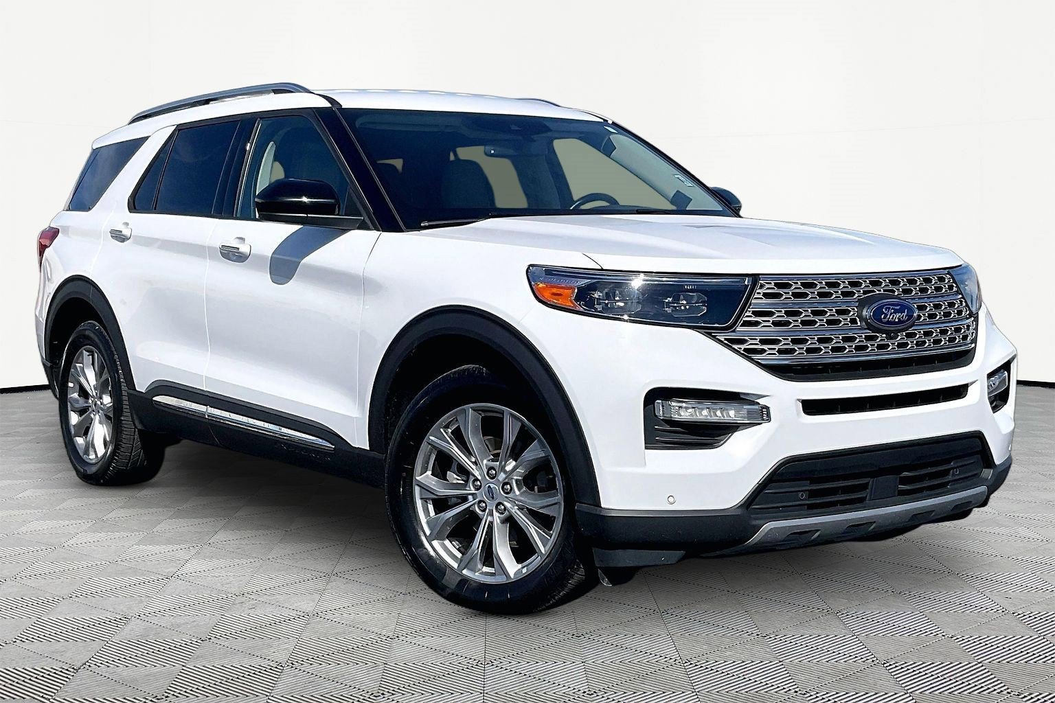 Used 2023 Ford Explorer Limited image 1