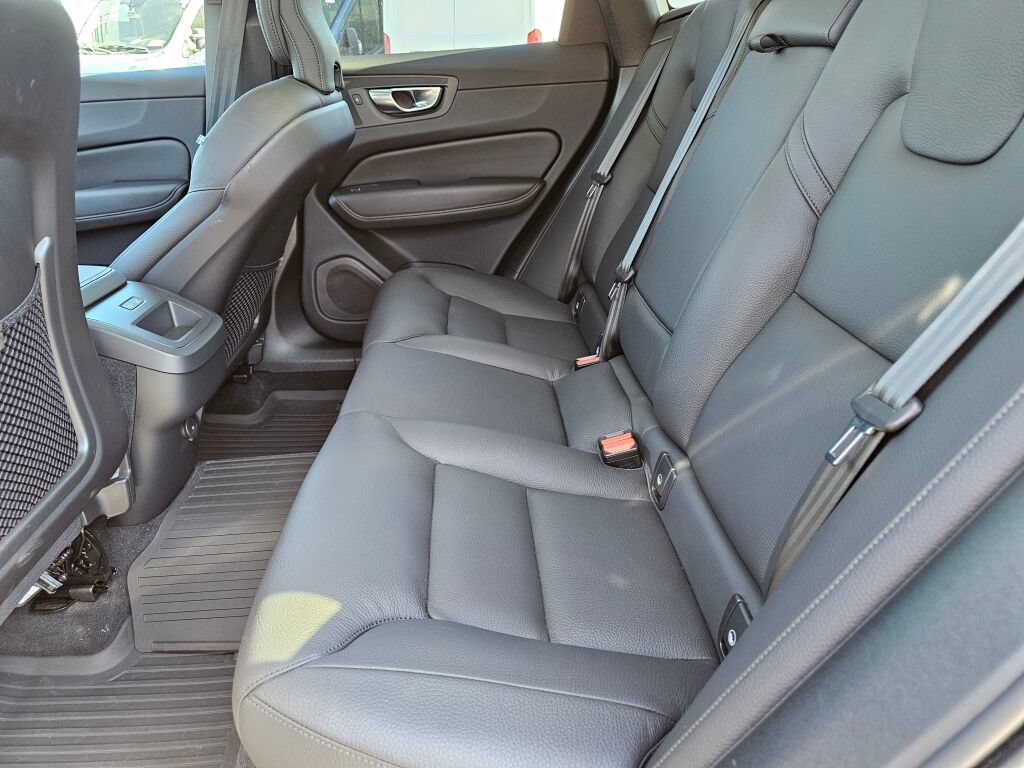Used 2023 Volvo XC60 B5 Plus w/ Climate Package AWD/4WD image 17