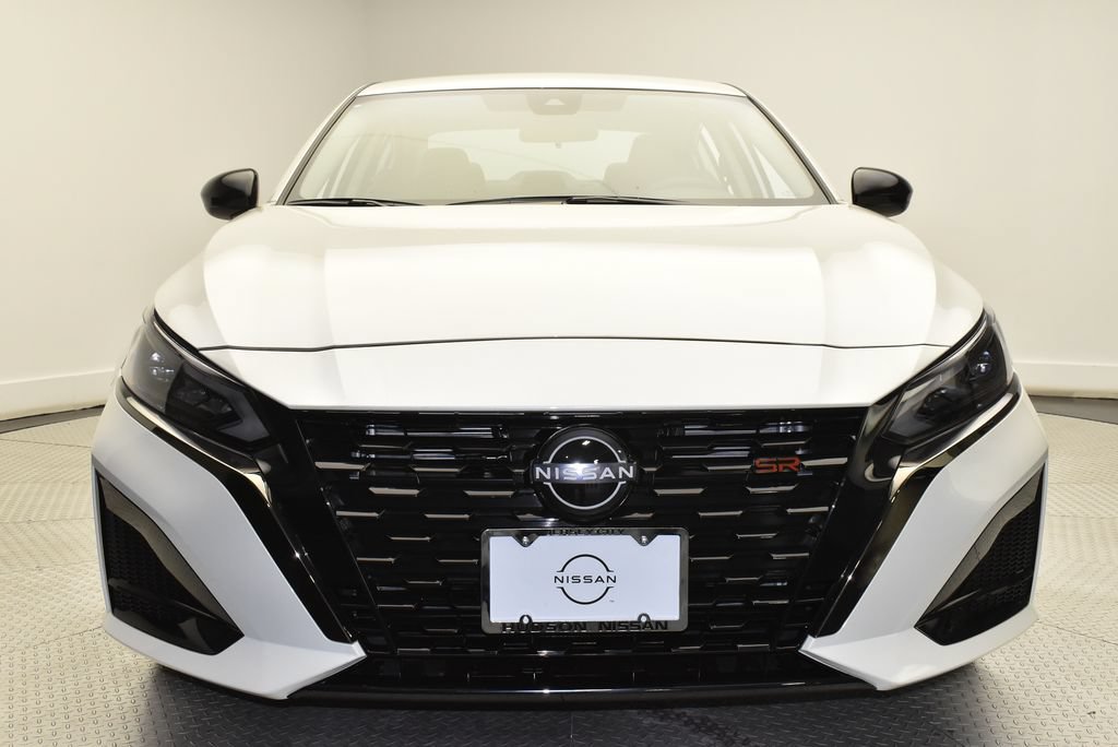 Used 2025 Nissan Altima 2.5 SR FWD image 2