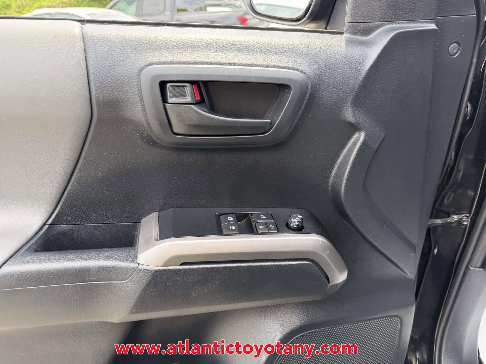 Used 2019 Toyota Tacoma SR5 AWD/4WD image 18