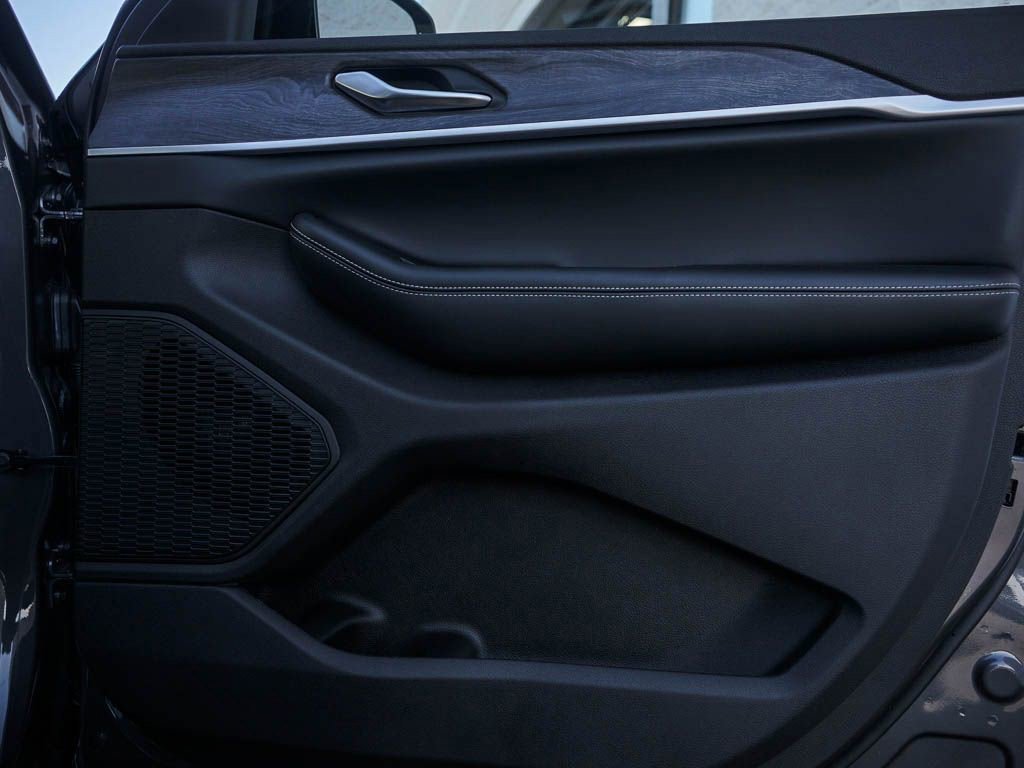 New 2025 Jeep Grand Cherokee L Limited w/ Trailer Tow Package image 9