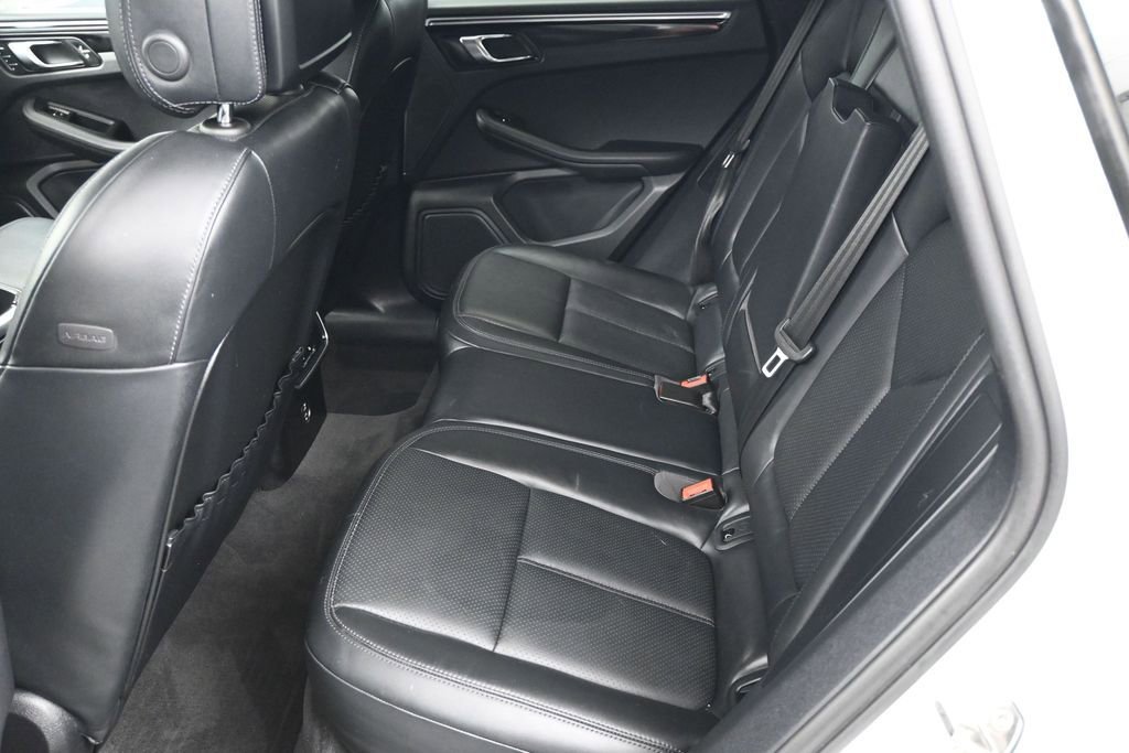 Used 2023 Porsche Macan AWD/4WD image 7