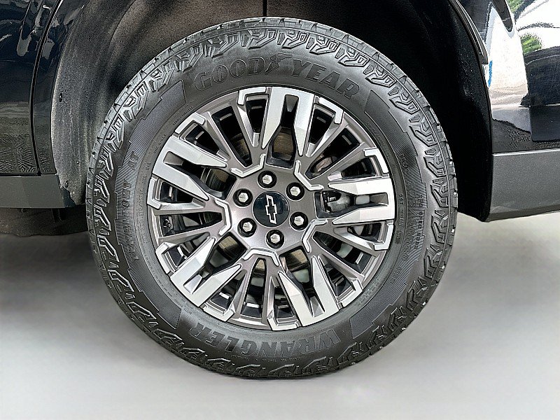 Used 2025 Chevrolet Tahoe Z71 AWD/4WD image 29