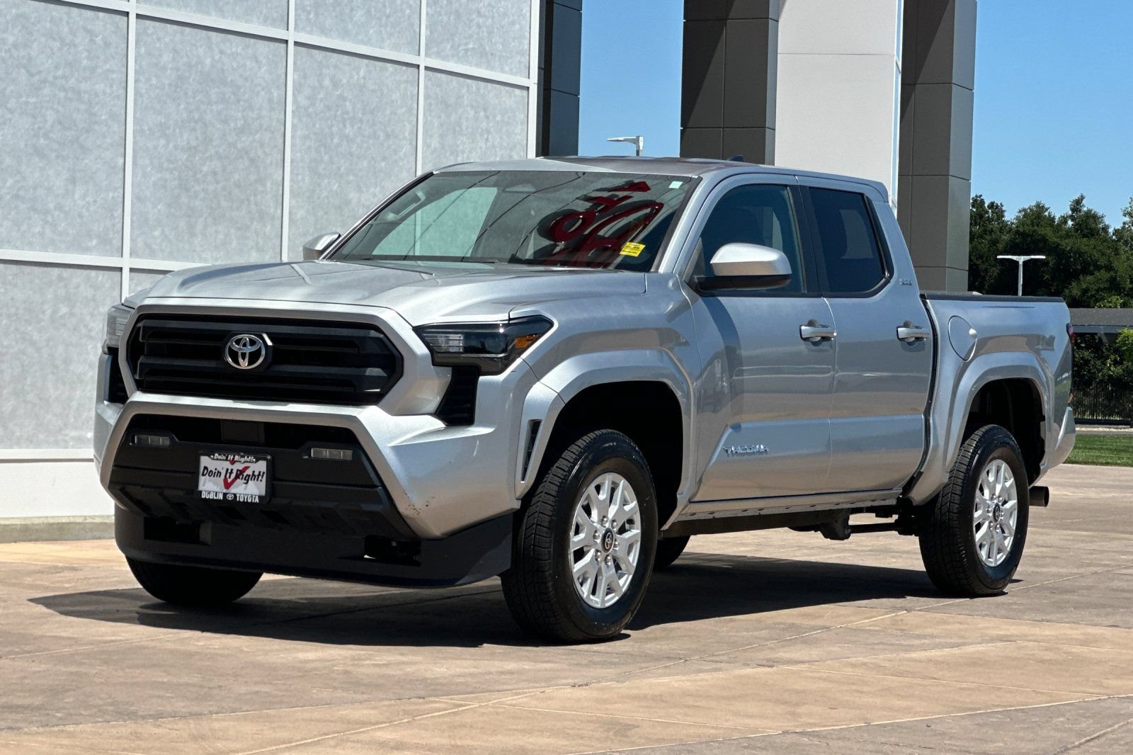 Used 2024 Toyota Tacoma SR5 AWD/4WD image 8