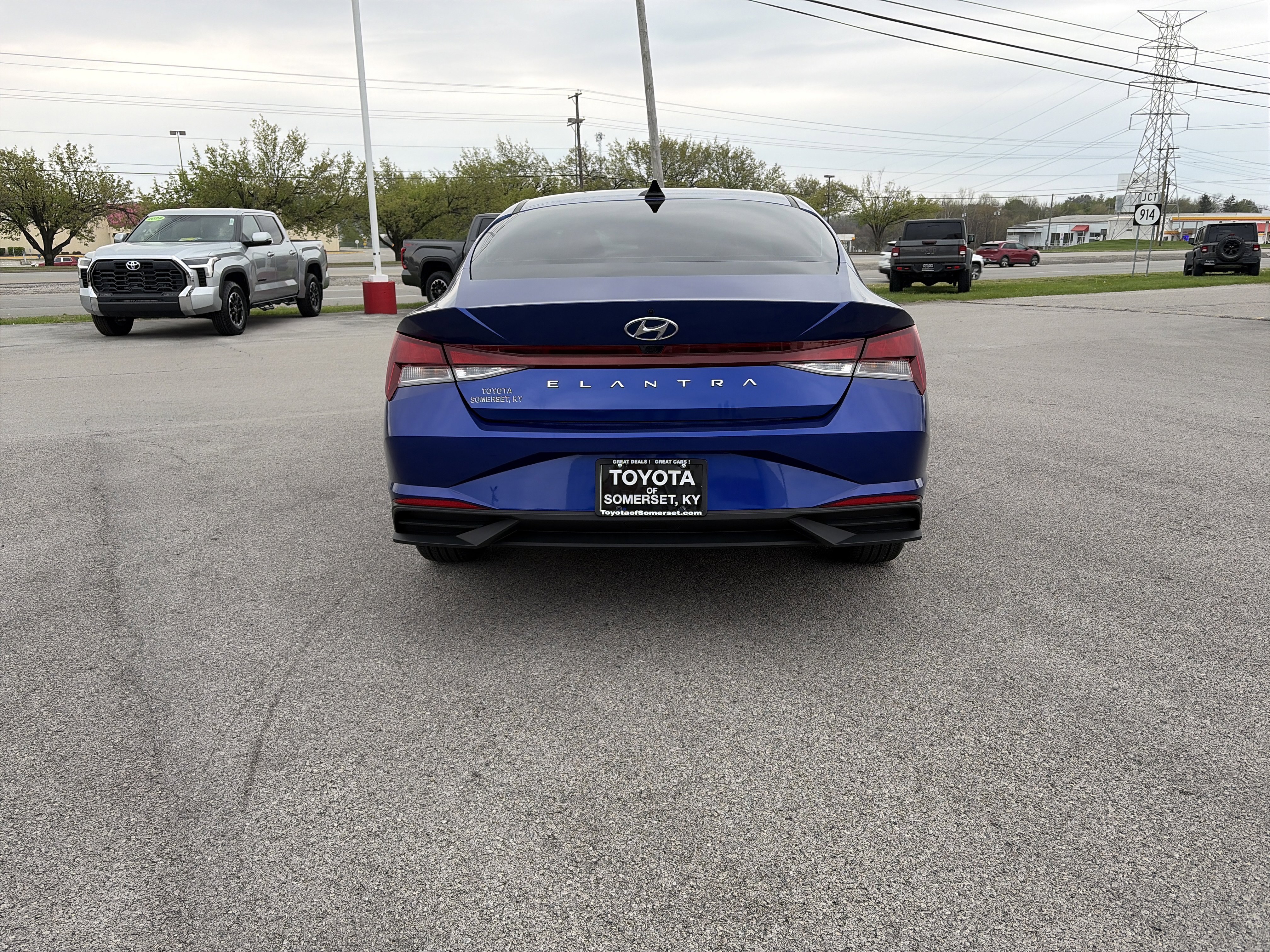 Used 2023 Hyundai Elantra SEL w/ Convenience Package image 7