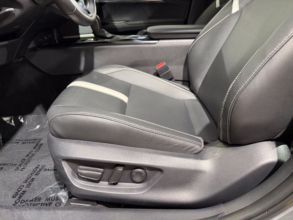 Used 2025 Toyota Camry SE w/ Convenience Package AWD/4WD image 13