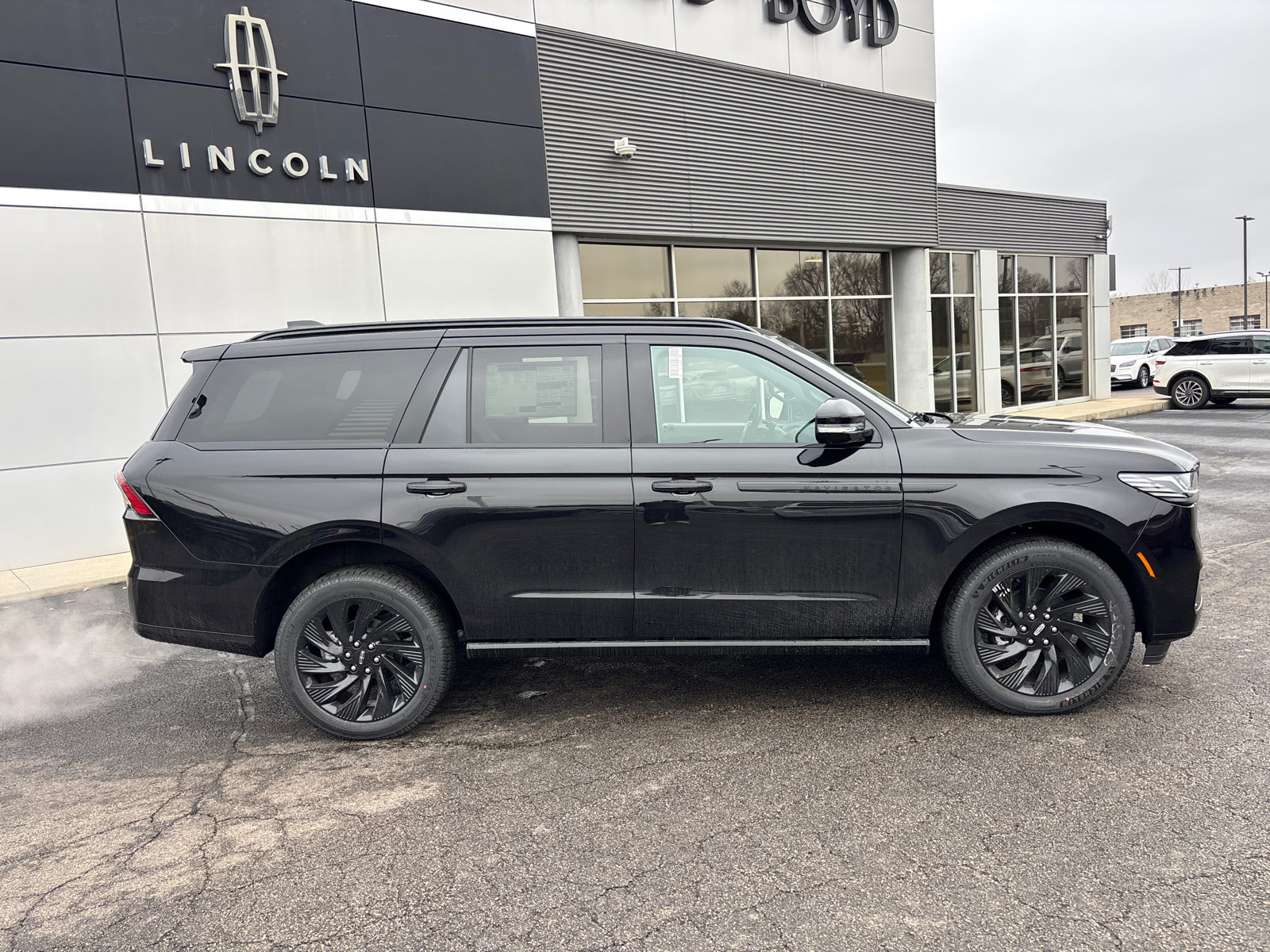 New 2026 Lincoln Navigator Reserve w/ Jet Appearance Package AWD/4WD image 8