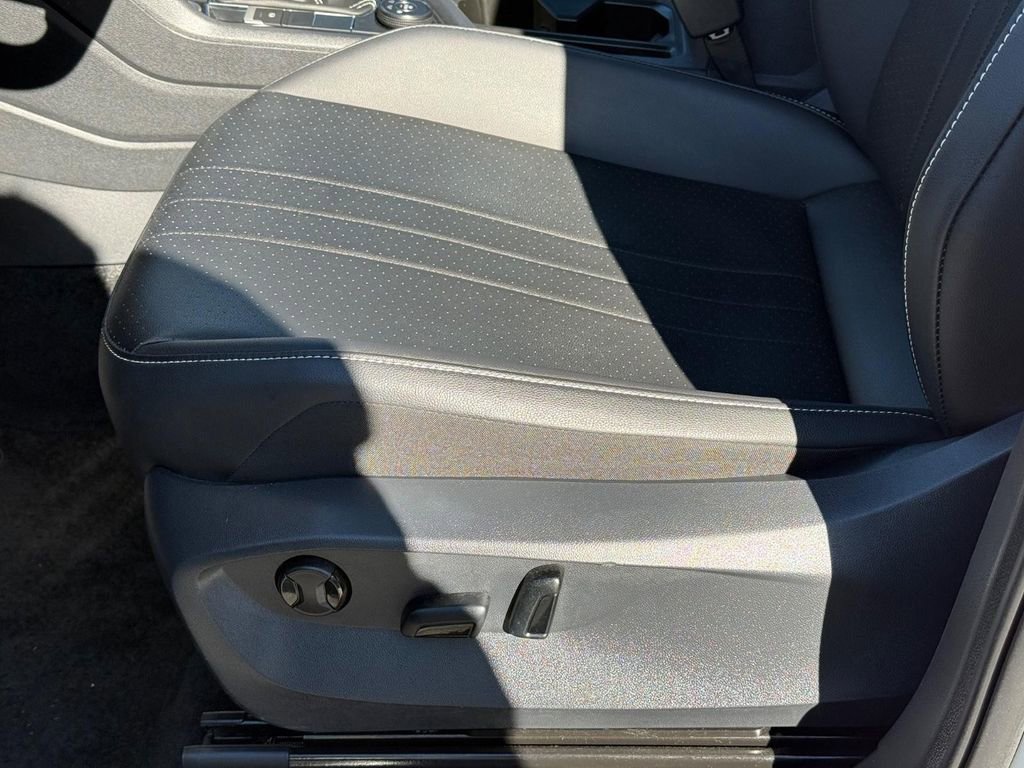Certified 2024 Volkswagen Tiguan SE image 22
