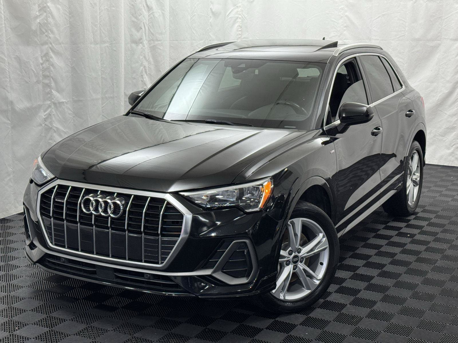 Used 2022 Audi Q3 2.0T Premium w/ Convenience Package AWD/4WD image 4