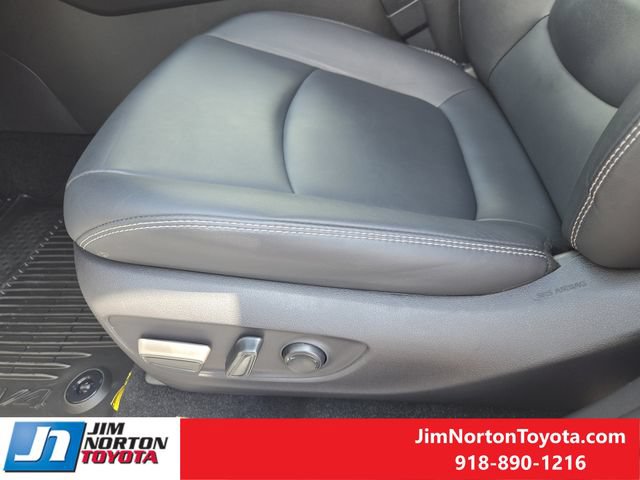 Used 2025 Toyota RAV4 XLE Premium AWD/4WD image 26