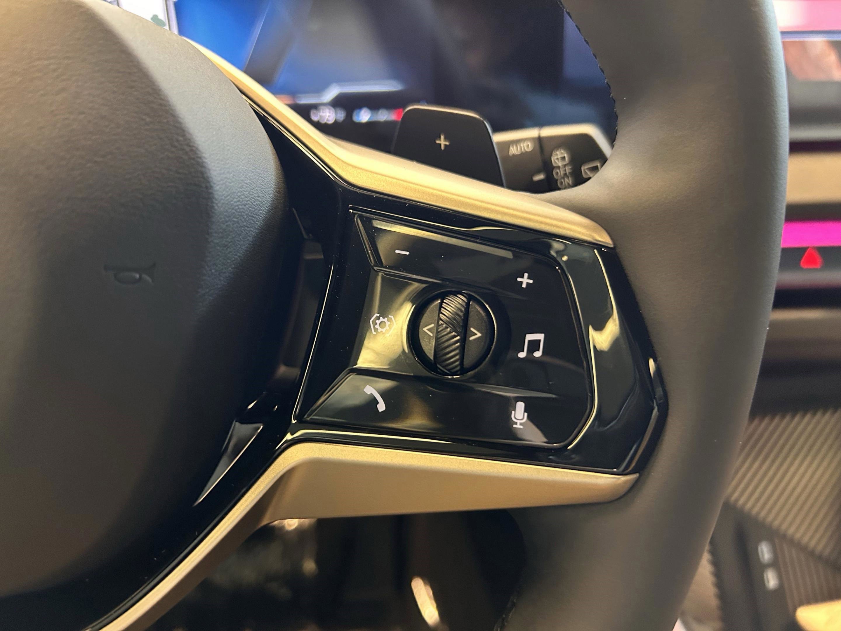 Used 2025 BMW X3 xDrive30i image 9