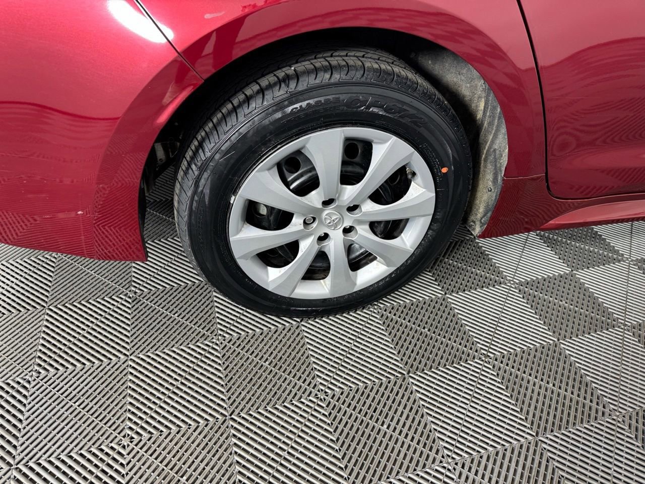 Used 2022 Toyota Corolla LE image 32