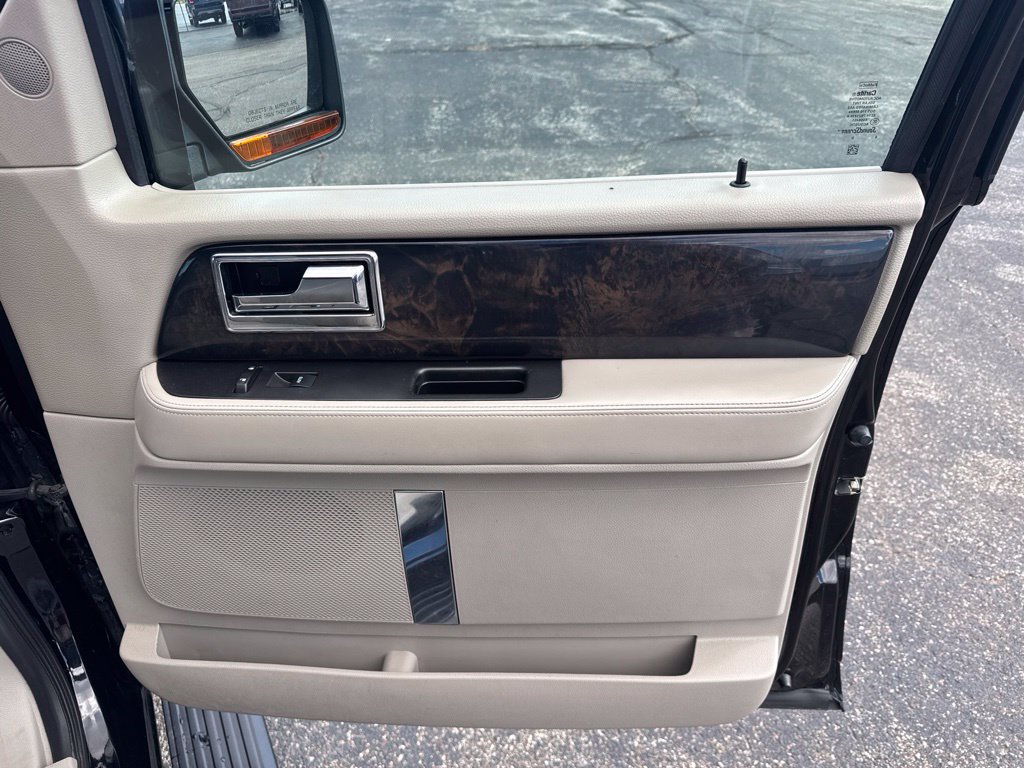 Used 2016 Lincoln Navigator Select AWD/4WD image 15
