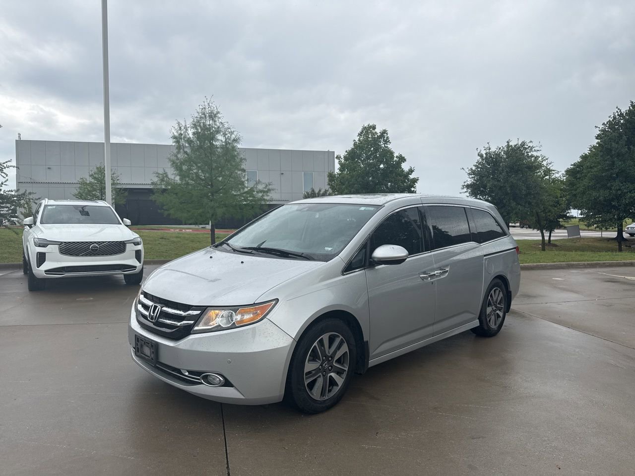 Used 2014 Honda Odyssey Touring image 1