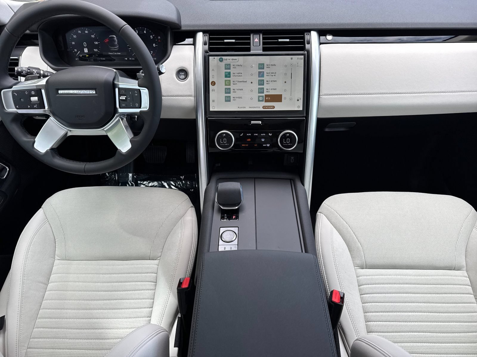 New 2026 Land Rover Discovery S AWD/4WD image 13