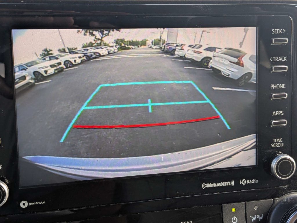 Used 2021 Toyota Highlander XLE AWD/4WD image 30