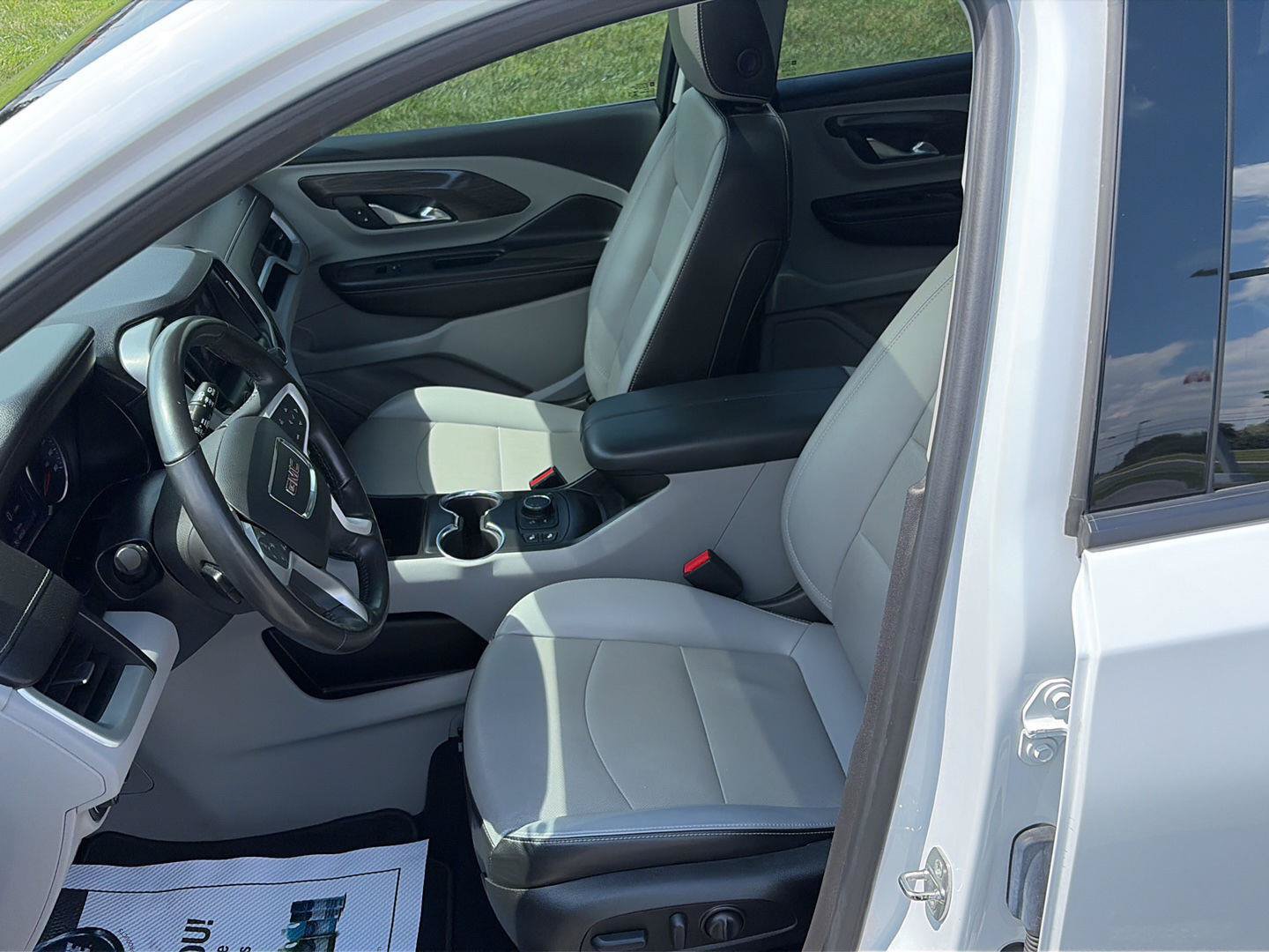 Used 2022 GMC Terrain SLT w/ Infotainment Package II FWD image 10