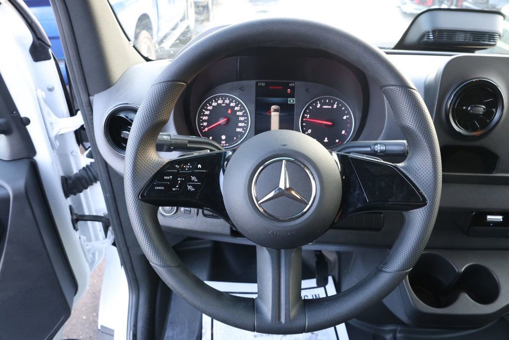 Used 2025 Mercedes-Benz Sprinter 2500 image 13