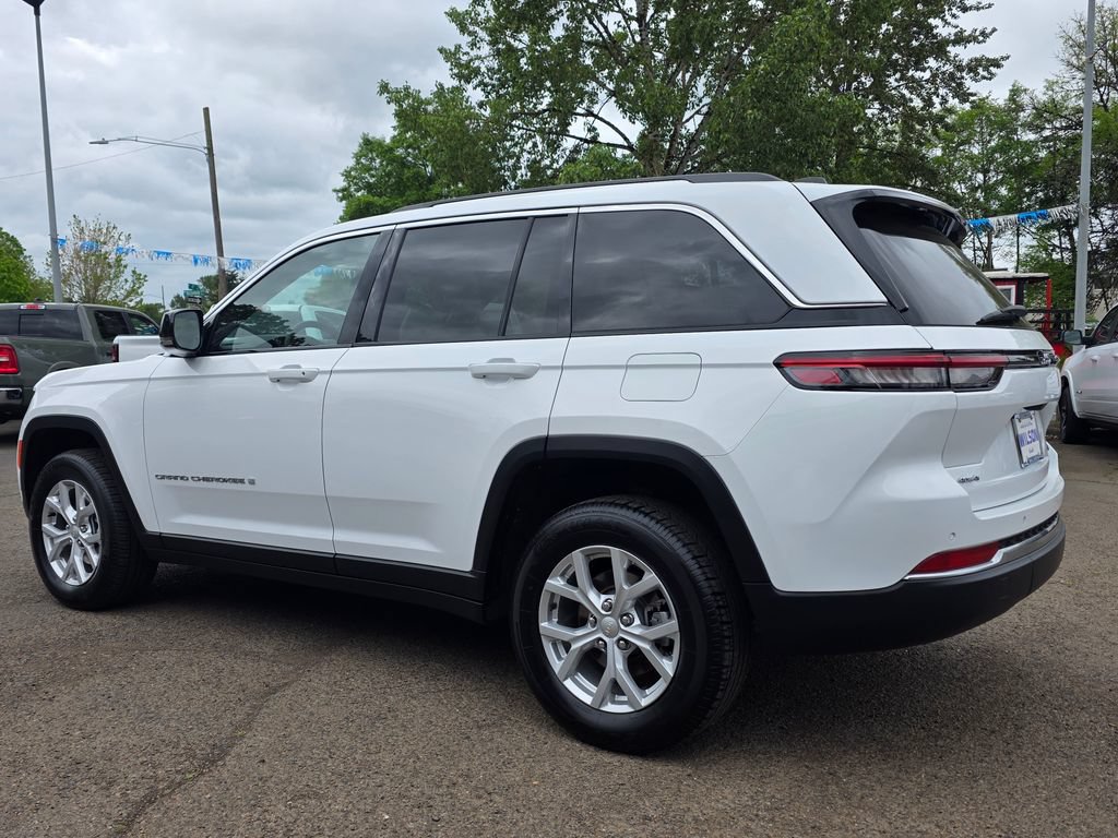 Used 2023 Jeep Grand Cherokee Limited AWD/4WD image 2