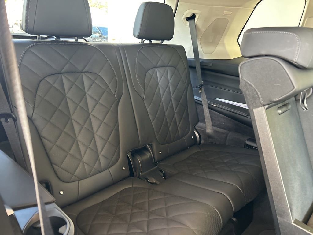 Used 2025 BMW X7 xDrive40i image 41