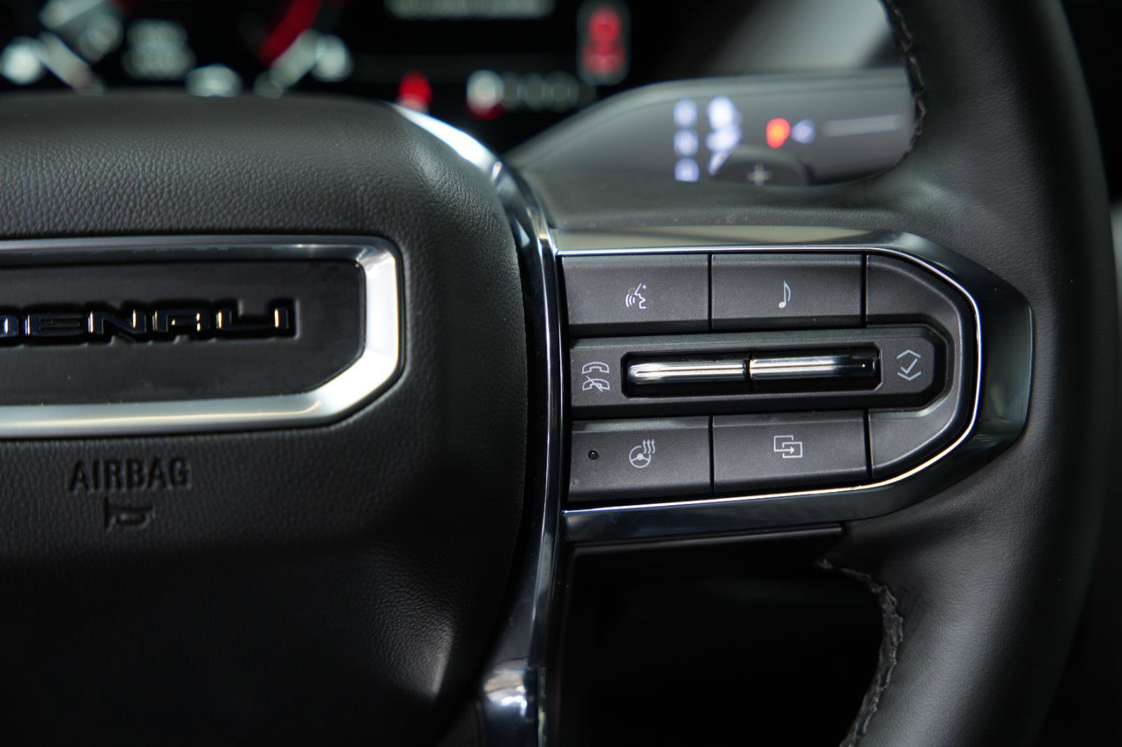 Used 2025 GMC Yukon Denali AWD/4WD image 38