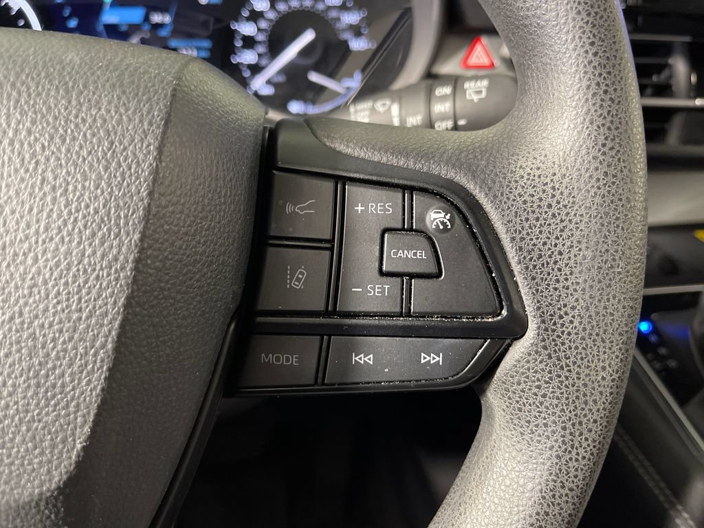 Used 2025 Toyota Sienna LE w/ LE Plus Package FWD image 29